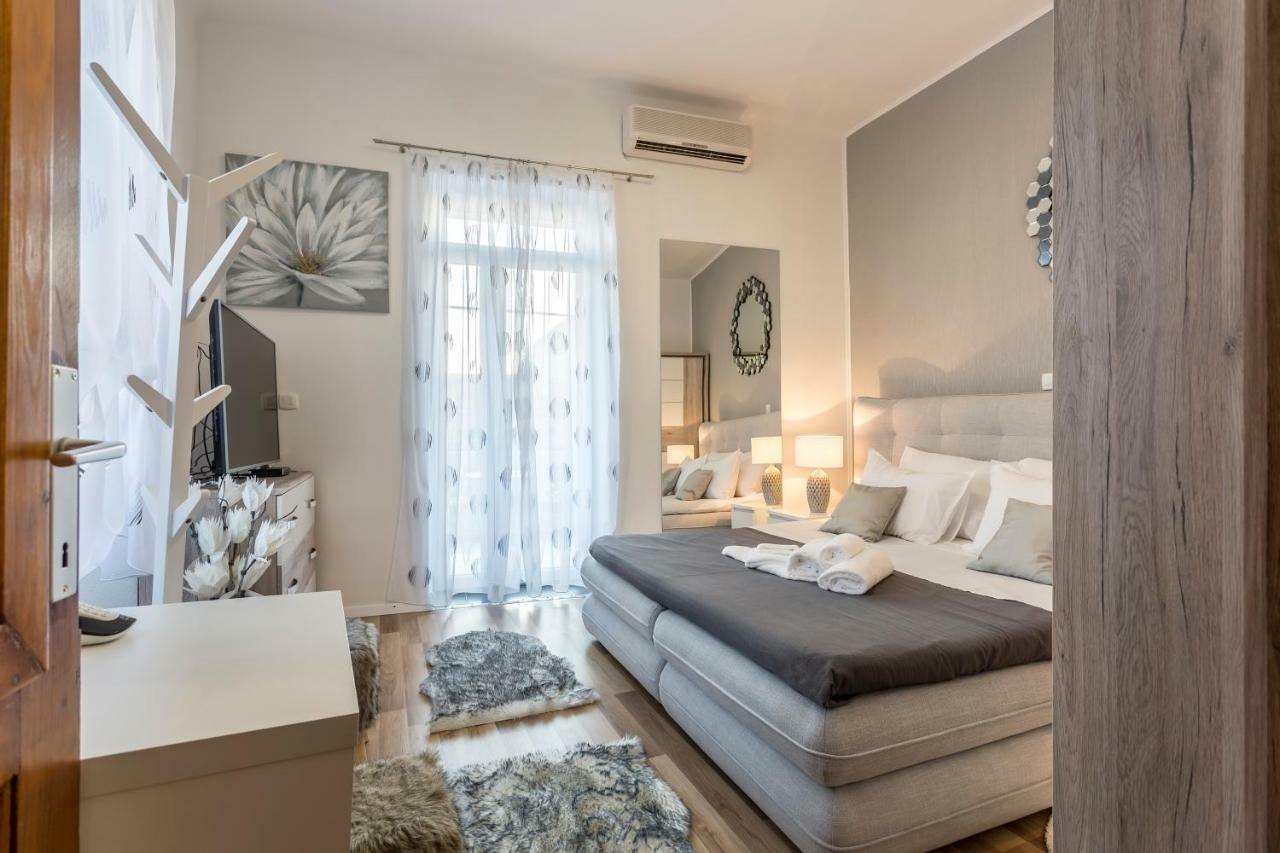 Welcome Luxury Center Split